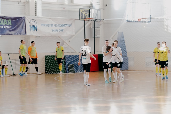 Чемпионат России. Высшая лига. Зона "Восток". "Металлург" - "Тюмень-дубль"