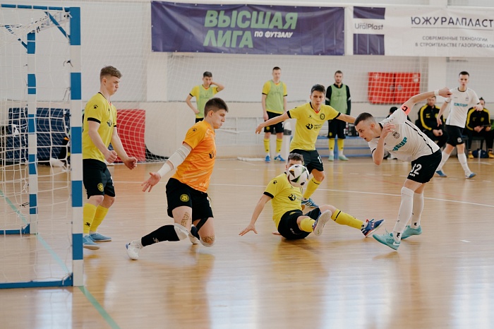 Чемпионат России. Высшая лига. Зона "Восток". "Металлург" - "Тюмень-дубль"