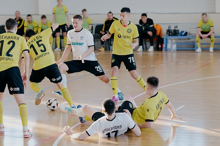 Чемпионат России. Высшая лига. Зона "Восток". "Металлург" - "Тюмень-дубль"