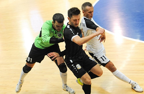 Две команды обошли тюменцев в таблице