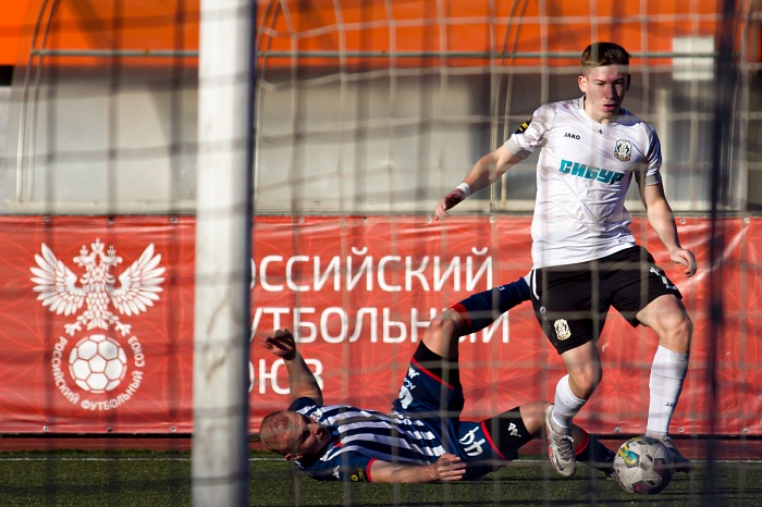 Нападающий футбольного клуба «Тюмень» Илья Порохов: «Стандарты – наше всё»