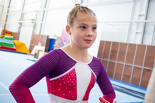 Победительница командного первенства УрФО по спортивной гимнастике Юлия Моджаро: «На бревне мне легко выступать, хоть я и падаю временами»