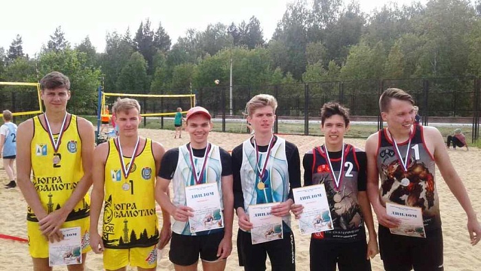 В полуфиналах уступили челябинцам