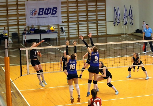 Стартуют матчем против хозяек