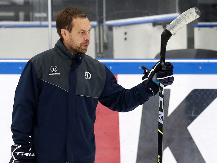 Тренер вратарей хоккейного клуба «Норильск» Константин Власов: «К сборной России на чемпионате мира можно было бы подключить Илью Набокова и Даниила Исаева»