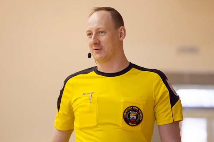 Тюменского арбитра отстранили на 4 матча…