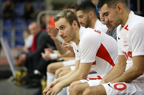 Коммунисты продлили лидеров