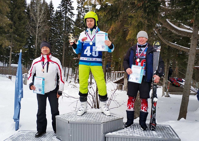 Тоболяки спорили за победы на горных лыжах