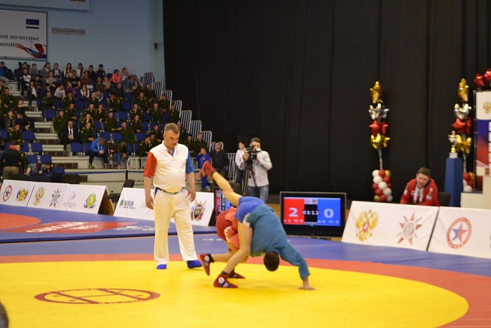 Юные самбисты боролись за городские титулы