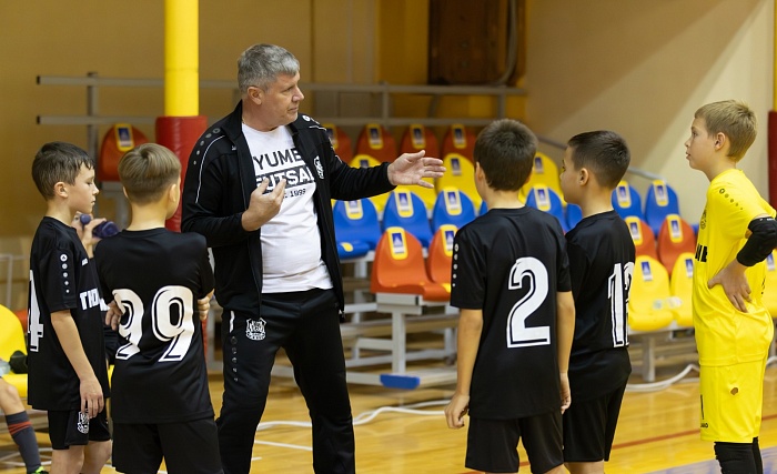 Юные тюменцы удачно начали первенство страны по футзалу