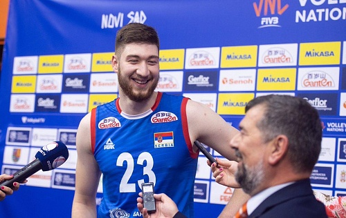 Сербский нападающий не станет сургутянином