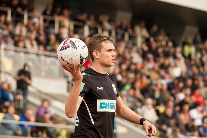 Игрок футбольного клуба «Тюмень» Олег Николаев: «Победа и чемпионство – прекрасные подарки на день рождения»