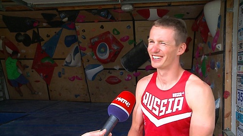 Гараж-скалодром приютид двух заслуженных мастеров спорта. Совместная тренировка Спицова и Кокорина