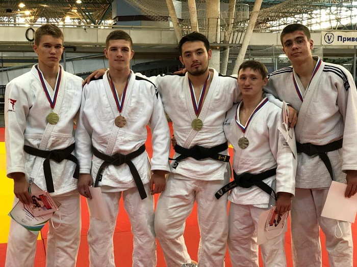 Выиграли награды на уральском татами