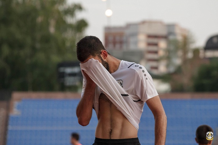 Провальный первый тайм не позволил футбольной команде «Тюмень-2» рассчитывать даже на ничью в матче с «Ильпаром» из Ильинского