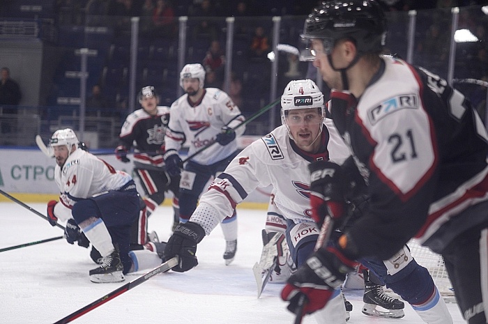 Защитник хоккейного клуба «Сокол» из Красноярска Валерий Васильев: «Счёт 7:1 – это здорово, но, главное, что победили»