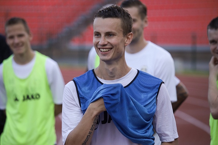 Экс-полузащитник футбольного клуба «Тюмень» Никита Теленков: «В этом сезоне моя бывшая команда должна выйти в Первую лигу»