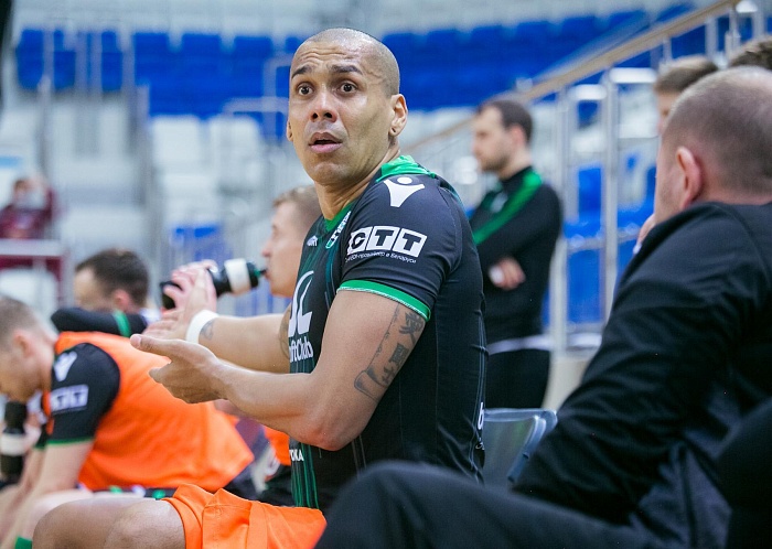 «Столица» с поражения стартовала в полуфинале