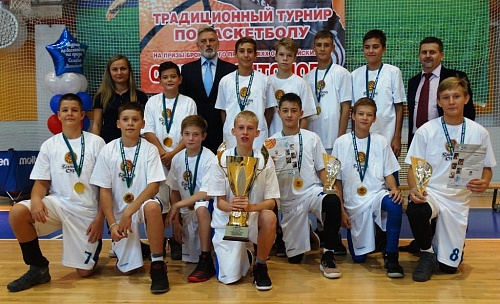 Лучшие снайперы получили кроссовки