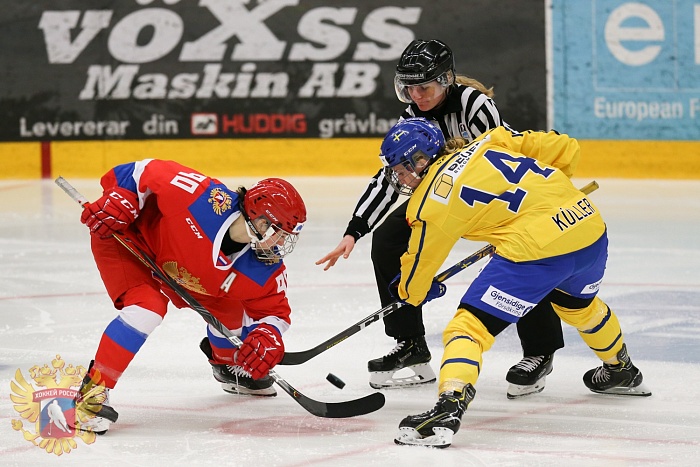 На старте проиграли шведским хоккеисткам