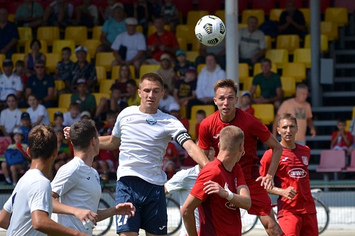 Футболисты «Тюмени-2» дома уступили лидеру