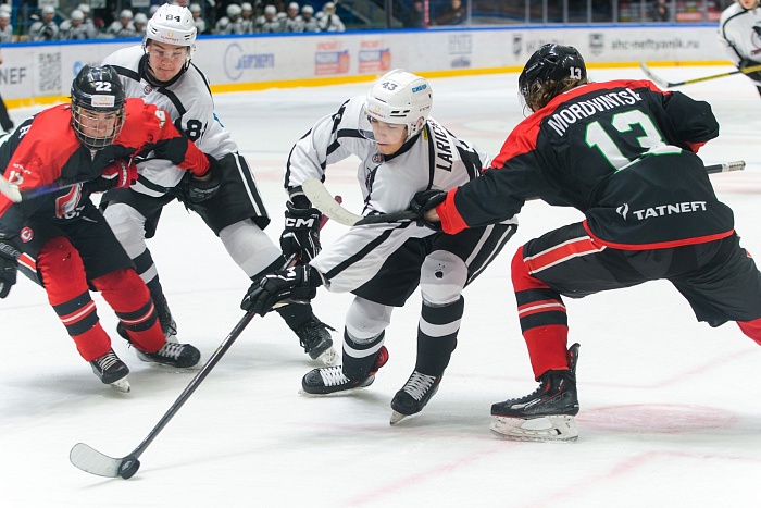Хоккейный клуб «Тюменский Легион» остудил разгорячённый «Спутник»