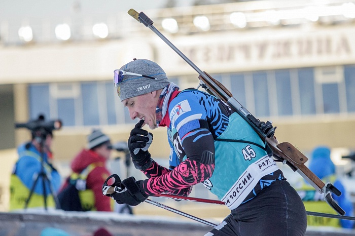 Эдуард Латыпов стал лучшим в спринте на тюменском этапе Кубка Содружества по биатлону