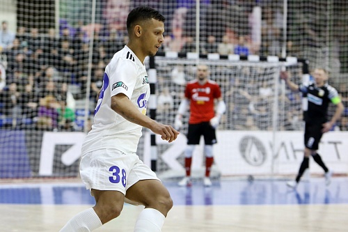 Главный тренер мини-футбольного клуба «Газпром-Югра» Владимир Колесников: «Ни разу не возникало ситуаций, что Щимба хотел куда-то уйти из команды»