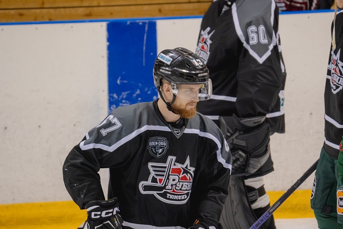 Нападающий хоккейного клуба «Рубин» Никита Попугаев: «Конкурсы на матче памяти Ремира Хайдарова были очень вкусные»