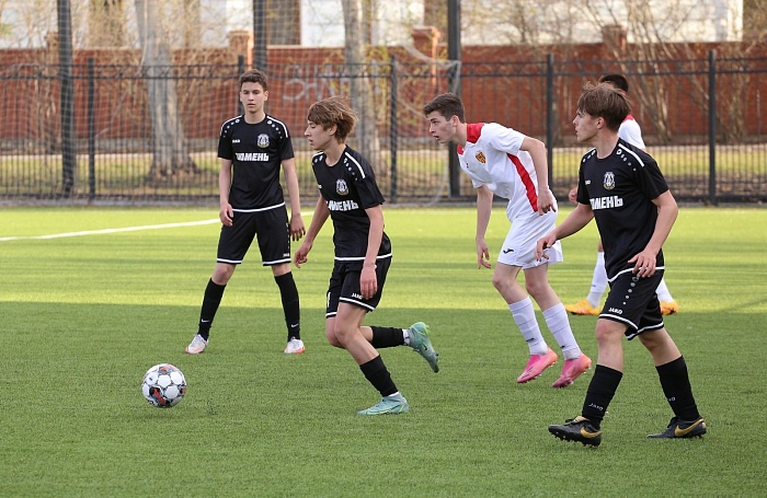 Игрок ФК «Тюмень-2006» Олег Оуш: «Если бы мы играли в той же лиге, что и СШОР «Зенит», то смогли бы их одолеть через полгода»