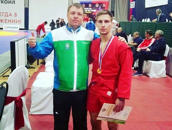 Подарил наставнику российскую бронзу