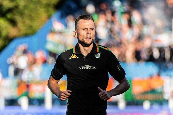 Экс-полузащитник сборной России по футболу Денис Черышев может перейти в российский клуб