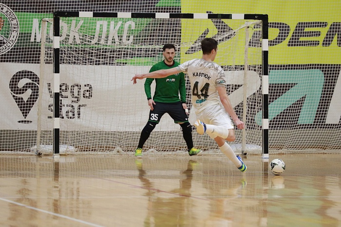 Нападающий мини-футбольного клуба «Тюмень» Данил Карпюк: «Альберт Цайдер пообещал купить кофе, если забью пяткой»