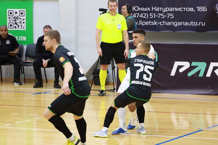 В игре мини-футбольной Суперлиги победителя выявили 36 пенальти!