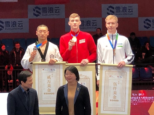 В Китае выиграл третий «Шлем»