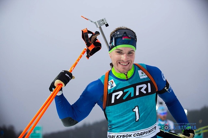 Дмитрий Лазовский победил в масс-старте на Кубке Содружества по биатлону, у Александра Логинова – серебро