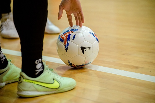 «Локомотив» одержал волевую победу в чемпионате Тобольска по мини-футболу