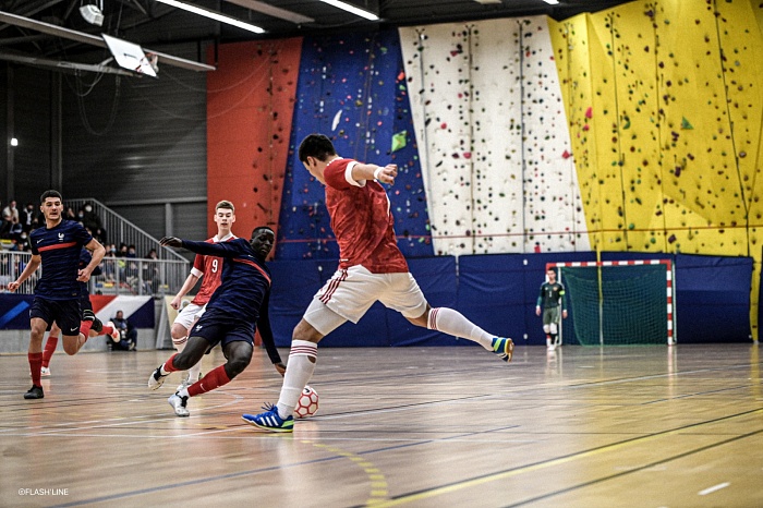 Азиз Муждаков дважды огорчил французов