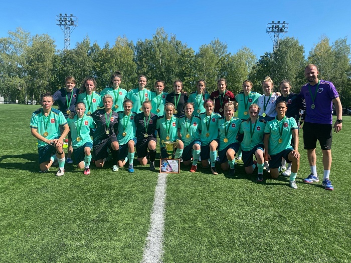 Челябинские футболистки обыграли тюменок и досрочно стали чемпионками