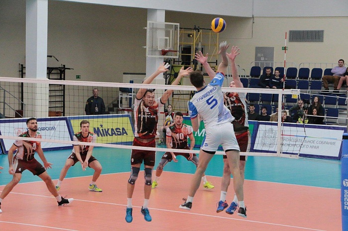 Второй круг открыли победой в Красноярске