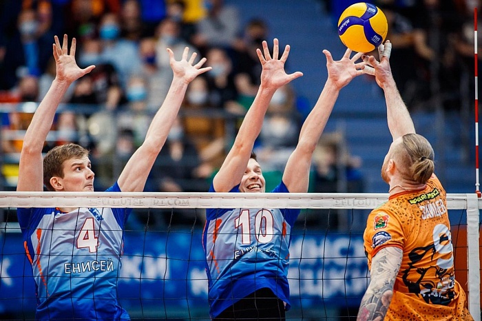 Дмитрий Кравченко дебютировал в суперлиге