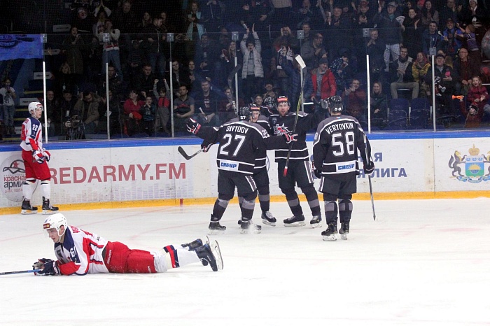 Битву тюменцев с москвичами смотрите на телеэкранах