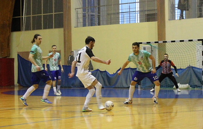 «Славстрой» одержал волевую победу и вышел в финал Кубка Тюмени по футзалу