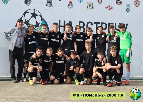 На футбольном поле в Дагомысе блистал юный тюменский вратарь