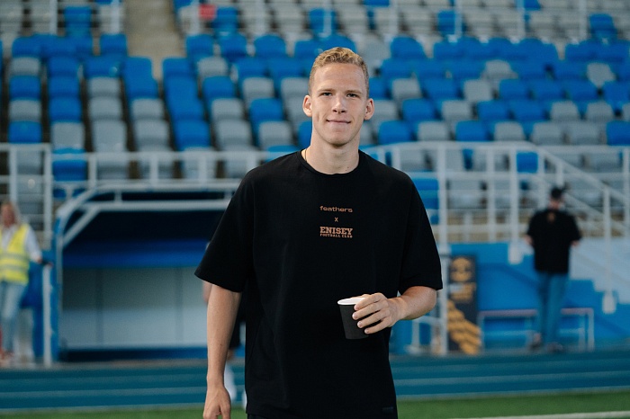 Защитник футбольного клуба «Енисей» Вячеслав Бардыбахин: «С Александром Бемом всегда были противостояния на тренировках за место в составе»