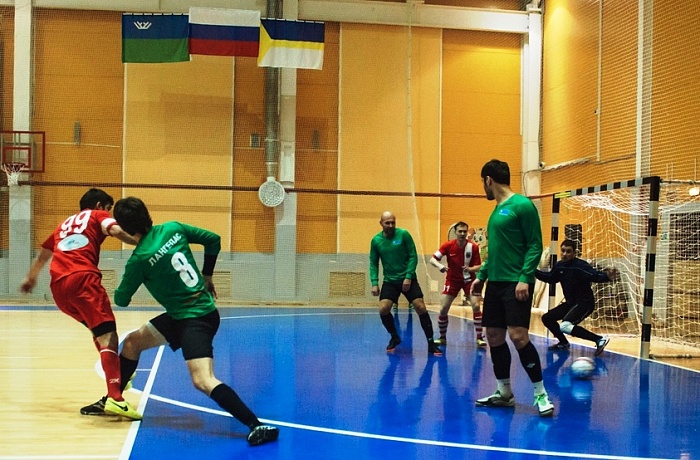 Нефтяники разгромили МВД