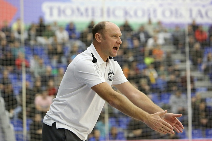 Наставник мини-футбольного клуба «Тюмень» Денис Абышев: «Сколько бы мы раз не отрывались в счёте, но у ЛКС находились силы отыгрываться»