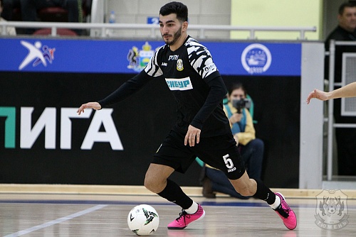 Сборная Грузии сотворила сенсацию. Игрок МФК «Тюмень» Гиорги Гавтадзе забил решающий мяч