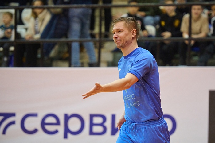 Пента-трик воспитанника мини-футбольного клуба «Тюмень» Дмитрия Семикина вывел ИрАэро в полуфинал высшей лиги