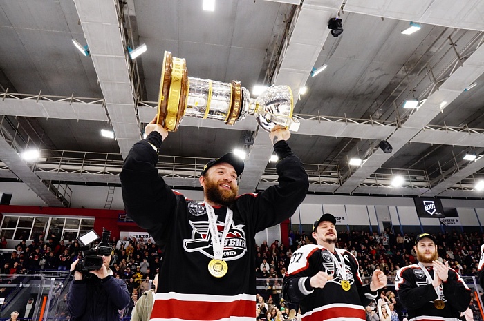 Нападающий ХК «Рубин» Михаил Железнов попробует стать моряком